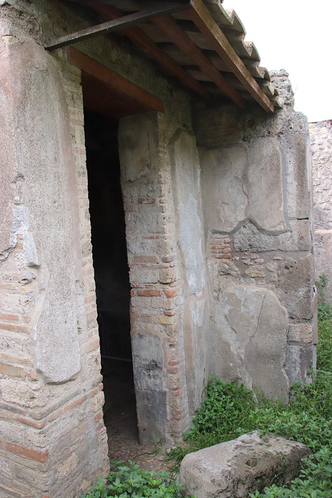 IX.7.16 Pompeii. October 2024. 
Doorway into room “a” in north-west corner of atrium. Photo courtesy of Klaus Heese.
