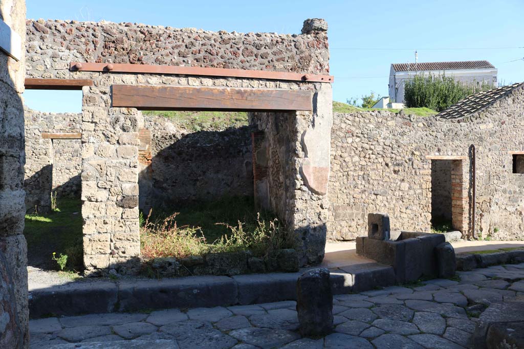 IX.7.18 Pompeii. December 2018. Looking east towards entrance doorway on Vicolo di Tesmo. Photo courtesy of Aude Durand.