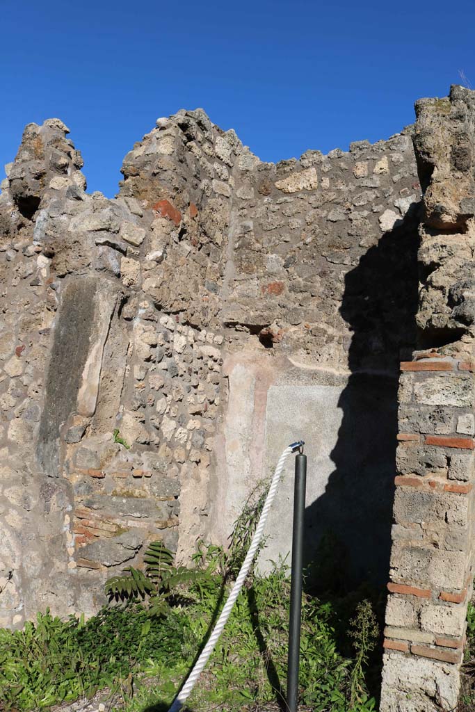 IX.7.21 Pompeii. December 2018. 
Looking into small room or cupboard, opposite corridor. Photo courtesy of Aude Durand.
