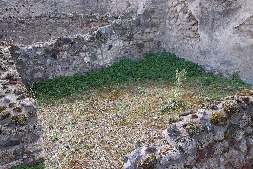 IX.7.21 Pompeii. October 2024. Looking south-west across room on south side of entrance doorway. Photo courtesy of Klaus Heese.