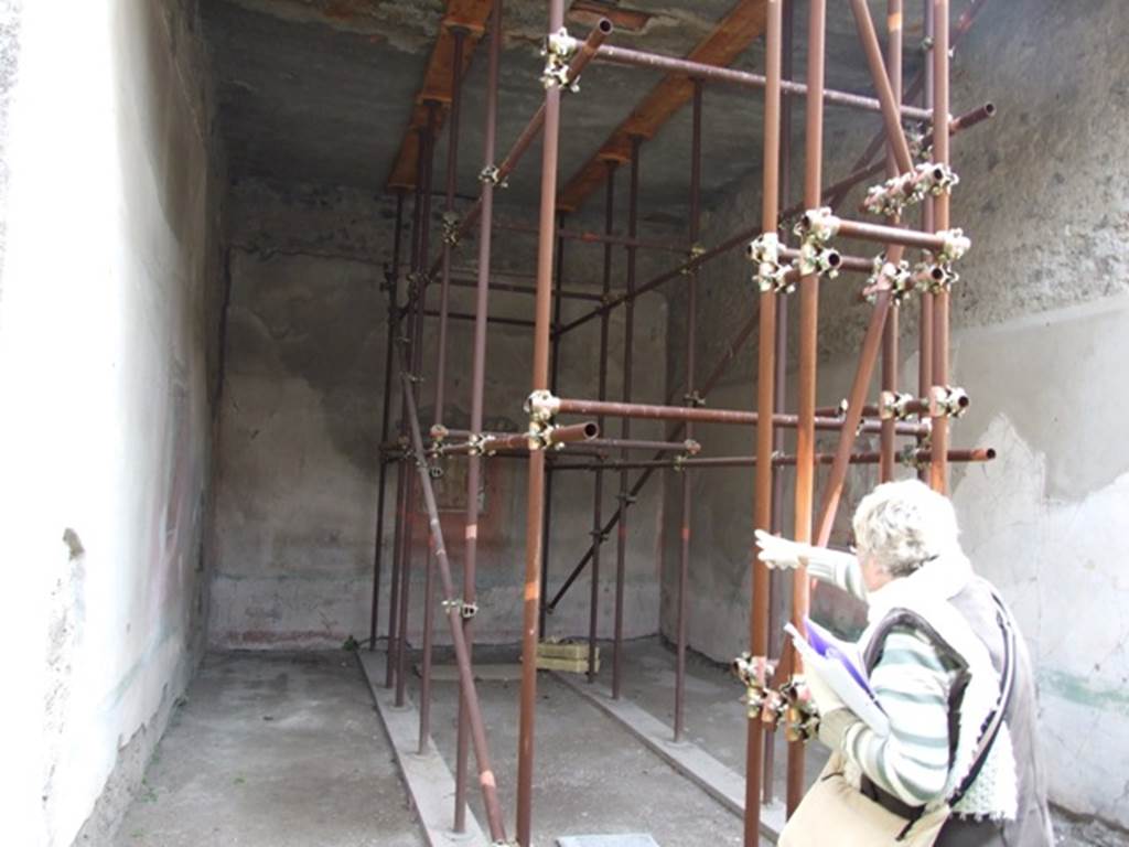 IX.8.6 Pompeii. December 2007. Room 38, triclinium, looking east.