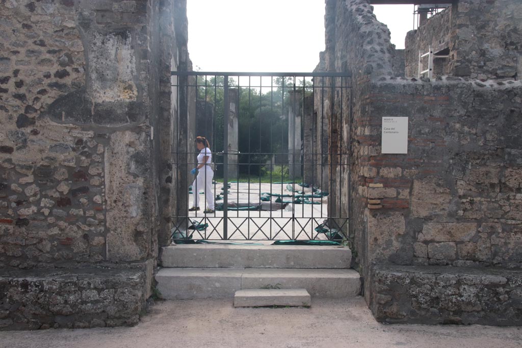 IX.8.6 Pompeii. October 2023. Looking south towards entrance doorway with bench on either side. Photo courtesy of Klaus Heese. 