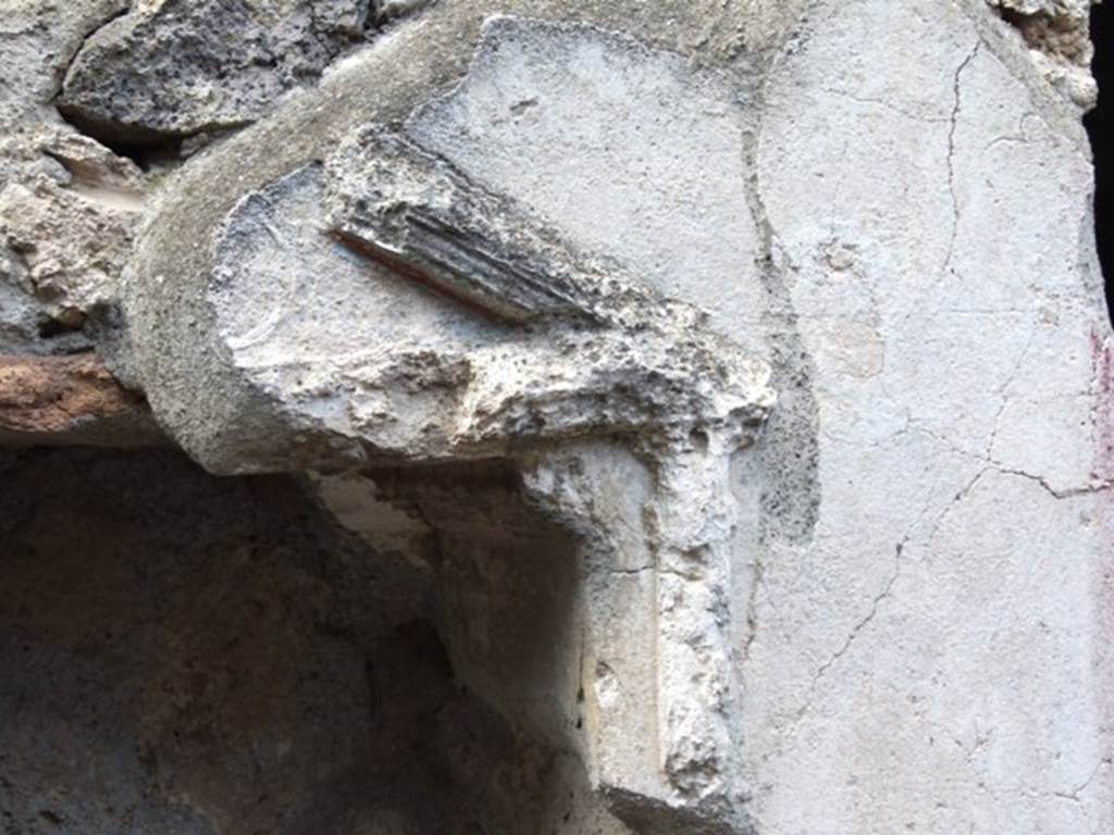 IX.9.c Pompeii. March 2009. A small portion of the stuccoed half-column and pediment on its east end.