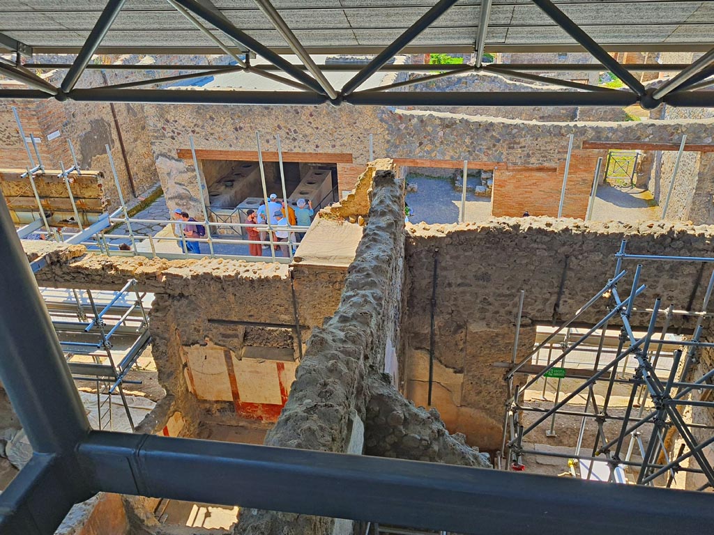 IX.12.7 on left, and IX.12.6 on right, Pompeii. June 2024. 
Looking south towards Via dell’Abbondanza, with I.8.8 on opposite corner. The room with the painted south wall is room 9 of IX.12.6.
Photo courtesy of Giuseppe Ciaramella.
