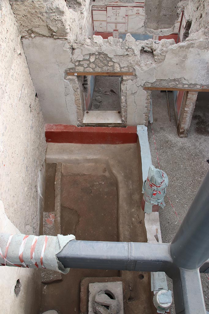 IX.12.B Pompeii. October 2024. Room 15, looking south from above basin/tub. Photo courtesy of Klaus Heese.