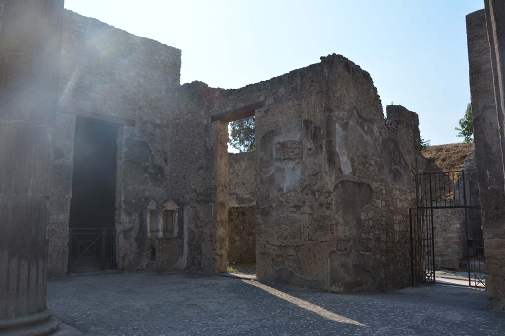 IX.14.4 Pompeii. July 2017. North-west corner of atrium, looking towards doorway in north wall into Triclinium 33, in centre.
Foto Annette Haug, ERC Grant 681269 DÉCOR.

