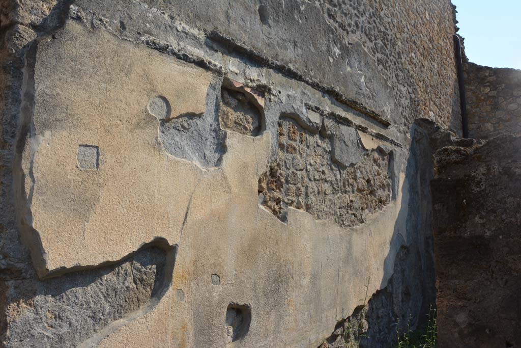 IX.14.4 Pompeii. July 2017. Triclinium 34, looking west along south wall.
Foto Annette Haug, ERC Grant 681269 DÉCOR.
