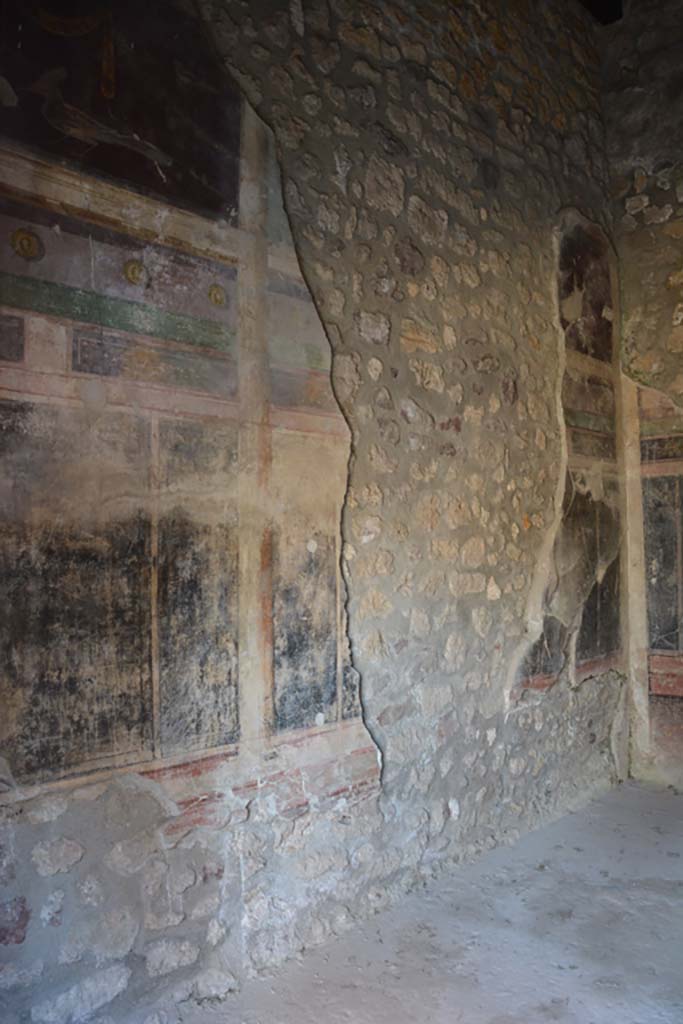 IX.14.4 Pompeii. July 2017. Room 14, Looking west along south wall.
Foto Annette Haug, ERC Grant 681269 DÉCOR.

