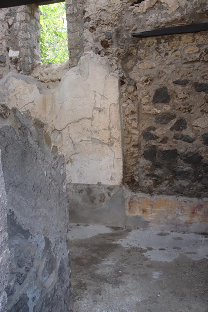 HGW24 Pompeii. Villa of Diomedes. October 2023.
Looking south into corridor 2,14 with doorway into room 2,15, on left. Photo courtesy of Klaus Heese.
