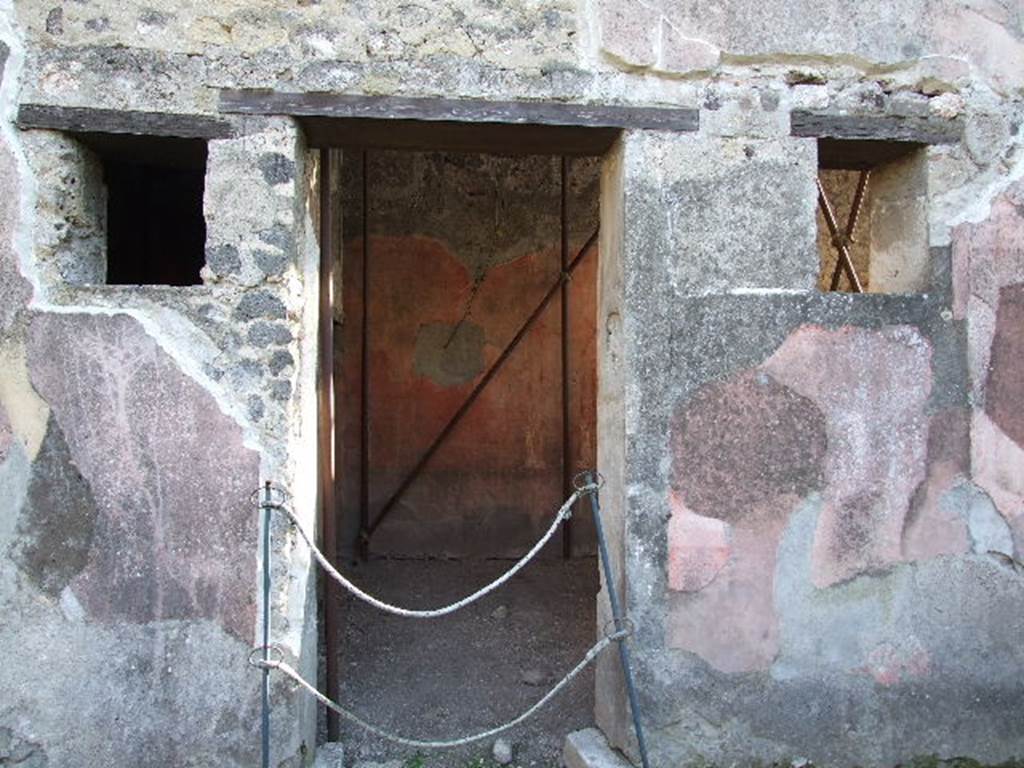 HGW24 Pompeii. December 2006. Doorway to antechamber to the south of peristyle.