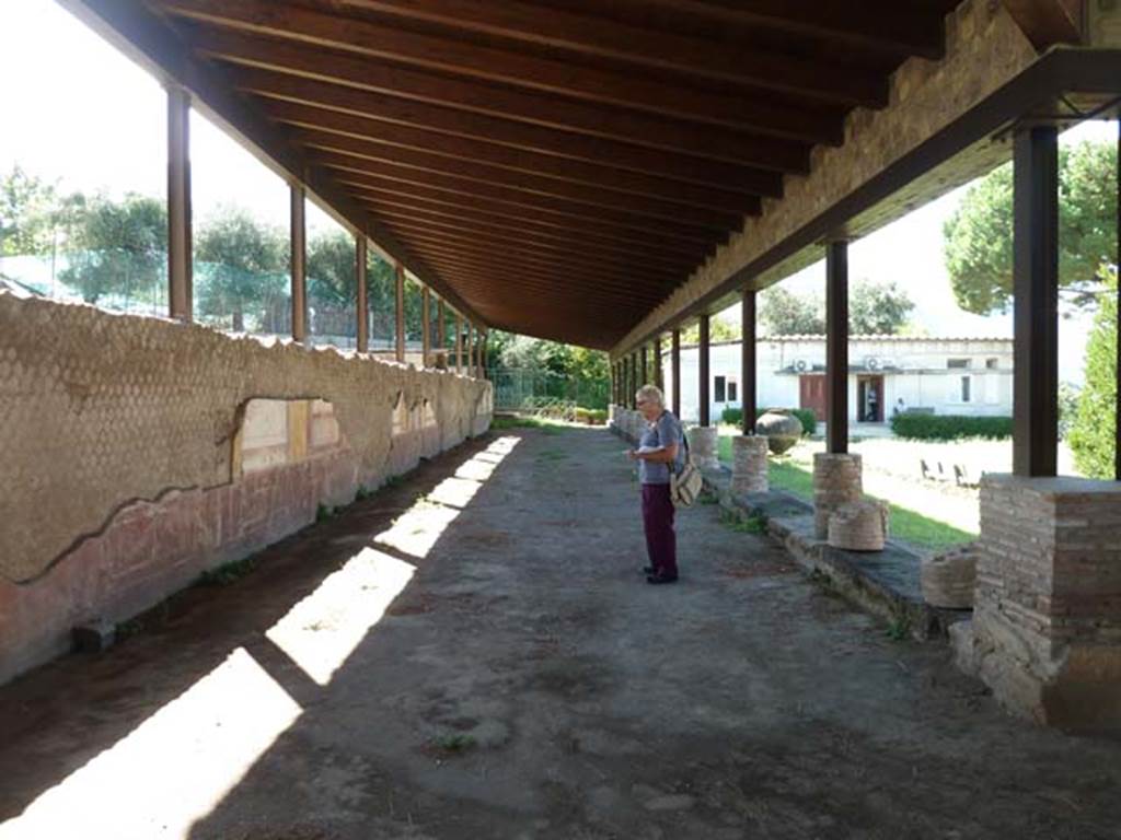 Villa San Marco, Stabiae, September 2015. Portico 1, looking west along the south wall.