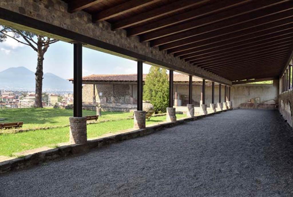 Villa San Marco, Stabiae, April 2018. Portico 1, looking east along the south side, towards the south-east corner with Portico 2.  Photo courtesy of Ian Lycett-King. Use is subject to Creative Commons Attribution-NonCommercial License v.4 International.
