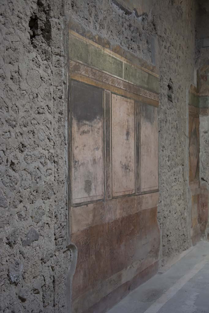 Villa of Mysteries, Pompeii. November 2017. Room 64, looking east along north wall of atrium.
Foto Annette Haug, ERC Grant 681269 DÉCOR.
