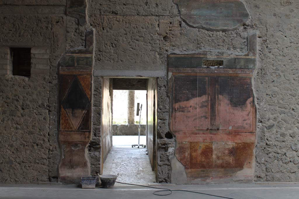 Villa of Mysteries, Pompeii. November 2017. Room 64, entrance to corridor F2 in north wall of atrium. 
Foto Annette Haug, ERC Grant 681269 DÉCOR.

