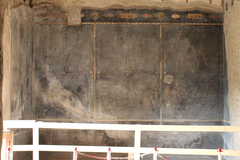 Villa of Mysteries, Pompeii. November 2017. Room 2, north wall.
Foto Annette Haug, ERC Grant 681269 DÉCOR.

