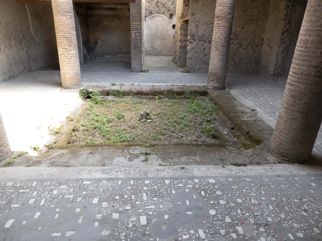 Villa of Mysteries, Pompeii. September 2017.
Looking towards east side of room 62, with doorways to corridor to kitchen 61, and rooms 42 and 43, baths’ area. 
Foto Annette Haug, ERC Grant 681269 DÉCOR.
