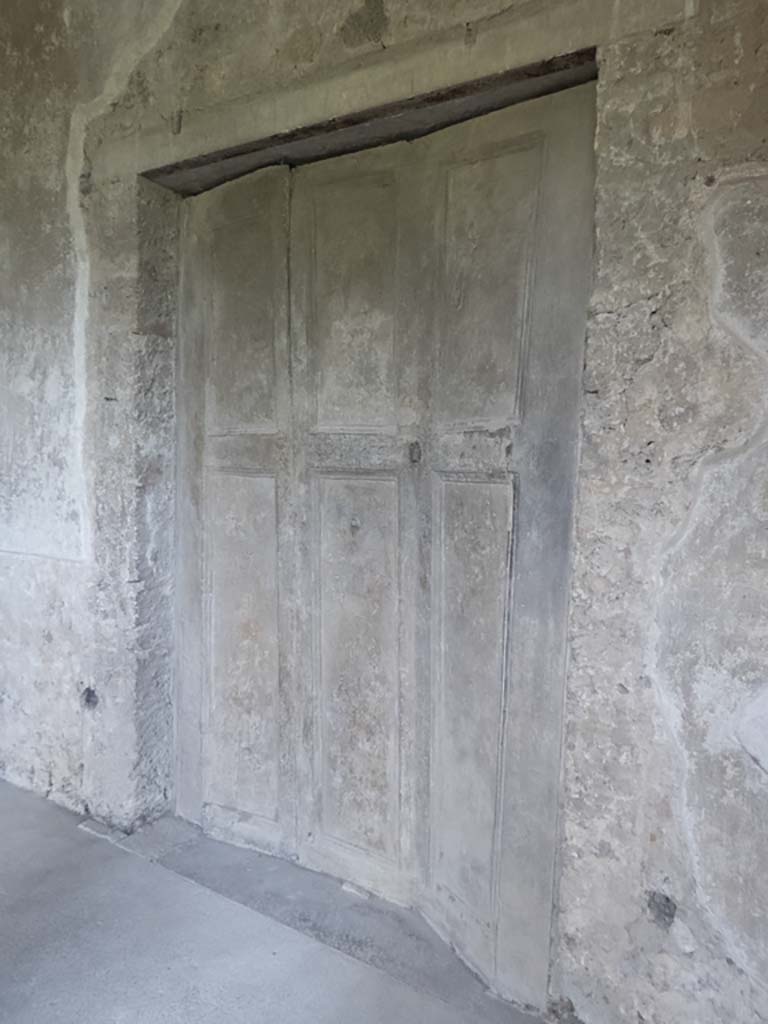 Villa of Mysteries, Pompeii. September 2017. 
Room 17, procoeton or anteroom, plaster cast of shutters of room 16, cubiculum.
Foto Annette Haug, ERC Grant 681269 DÉCOR.

