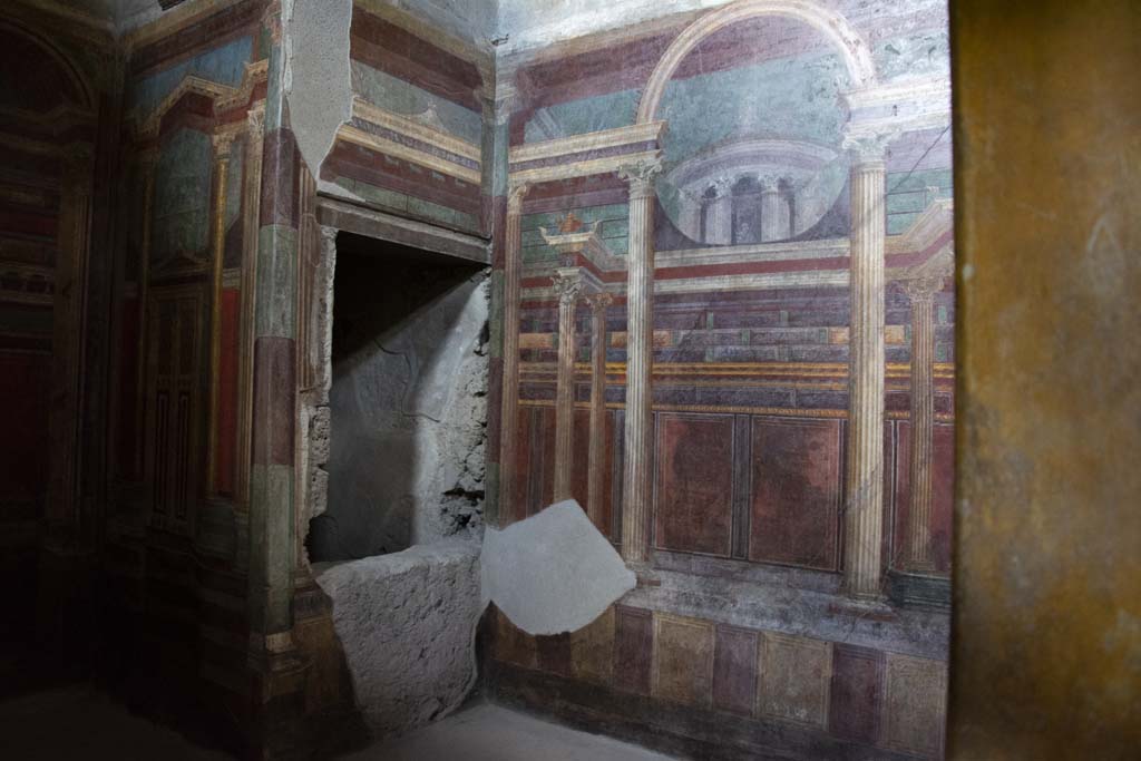 Villa of Mysteries, Pompeii November 2017. Room 16, looking towards south-east corner and south wall.
Foto Annette Haug, ERC Grant 681269 DÉCOR.
