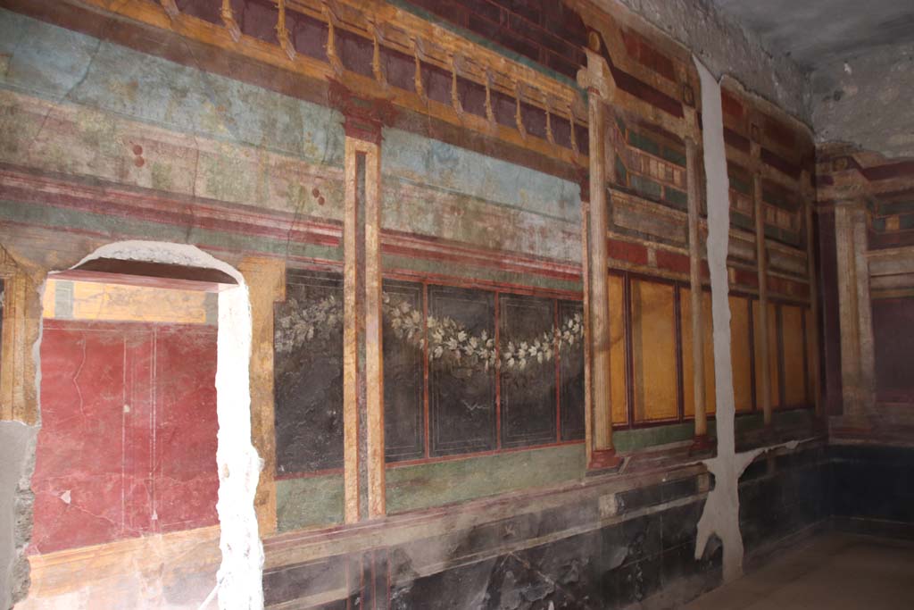Villa of Mysteries, Pompeii. September 2021.  
Room 6, west wall at south-west corner, with doorway into corridor F1. Photo courtesy of Klaus Heese.
