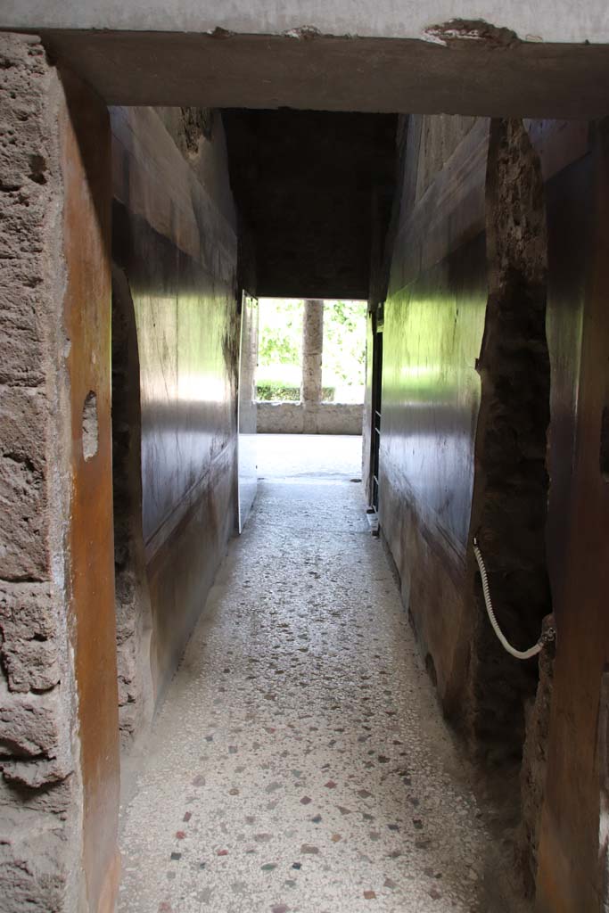 Villa of Mysteries, Pompeii. September 2021. 
Corridor F2, looking north to portico P4. Photo courtesy of Klaus Heese.
