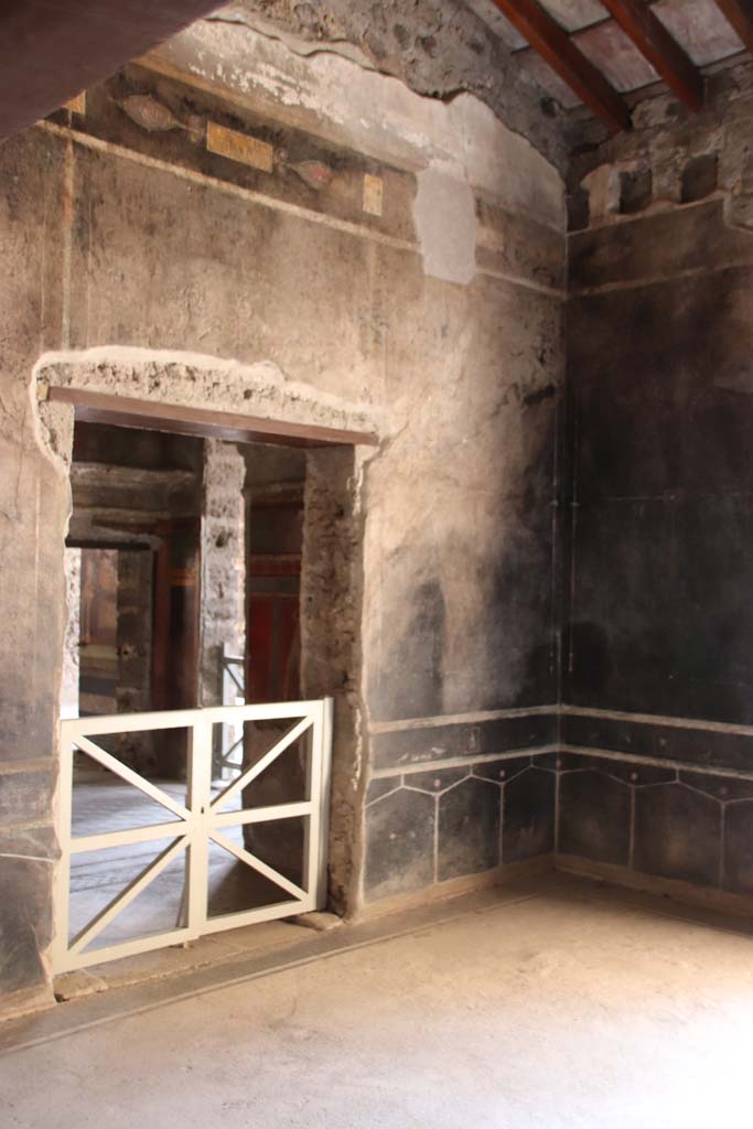 Villa of Mysteries, Pompeii. September 2021. 
Room 2, tablinum, looking towards south wall with doorway to room 4, and south-west corner.
Photo courtesy of Klaus Heese.
