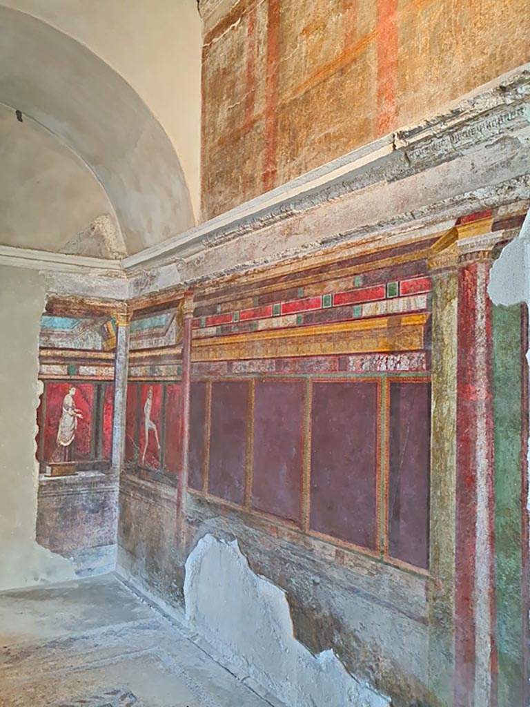 Villa of Mysteries, Pompeii. November 2023. 
Room 4, looking east along south wall towards south-east corner. Photo courtesy of Giuseppe Ciaramella.
