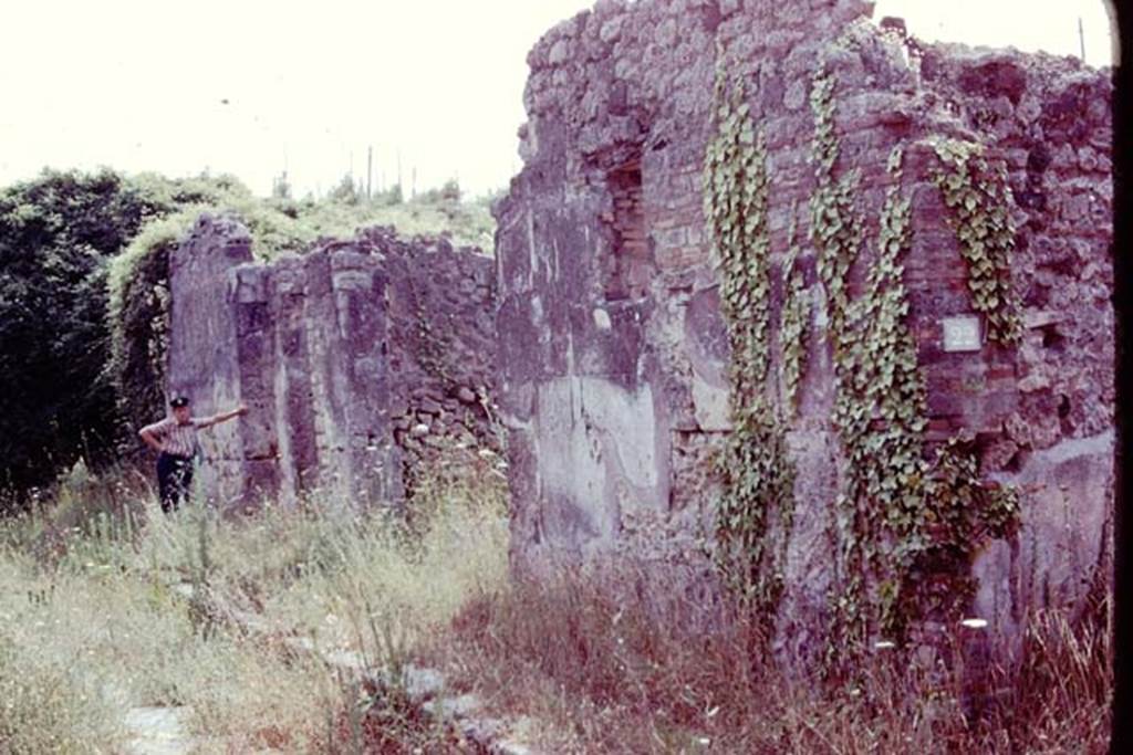 Unnamed vicolo between IX.6 and IX.7, Pompeii. 1977. Looking east along south side of roadway. Photo by Stanley A. Jashemski.   
Source: The Wilhelmina and Stanley A. Jashemski archive in the University of Maryland Library, Special Collections (See collection page) and made available under the Creative Commons Attribution-Non Commercial License v.4. See Licence and use details. J77f0463
