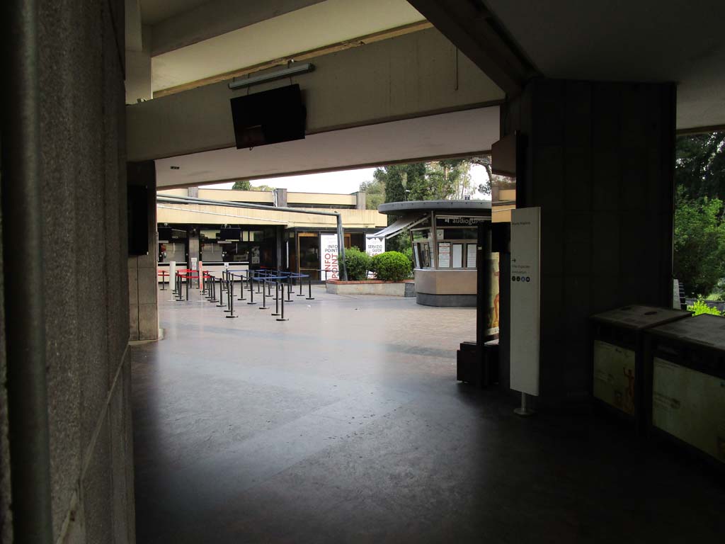 Via Villa dei Misteri, ticket office,  April 2019. No queuing - one of the benefits of being first through the doors.
Photo courtesy of Rick Bauer.

