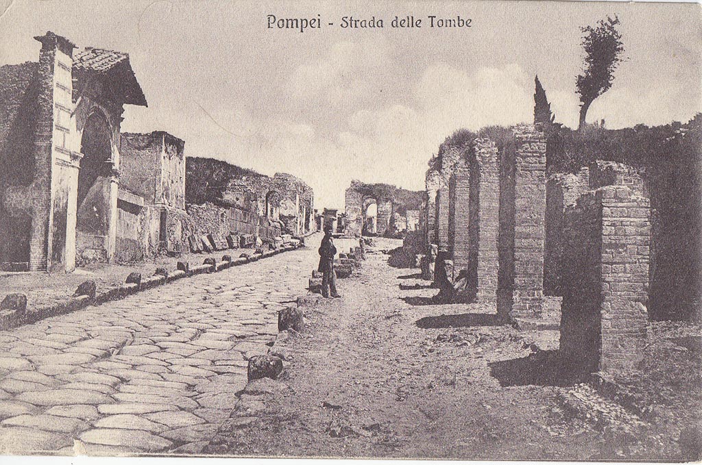 Via dei Sepolcri. Old postcard by Trampetti. Looking south towards Herculaneum Gate. Photo courtesy of Drew Baker.