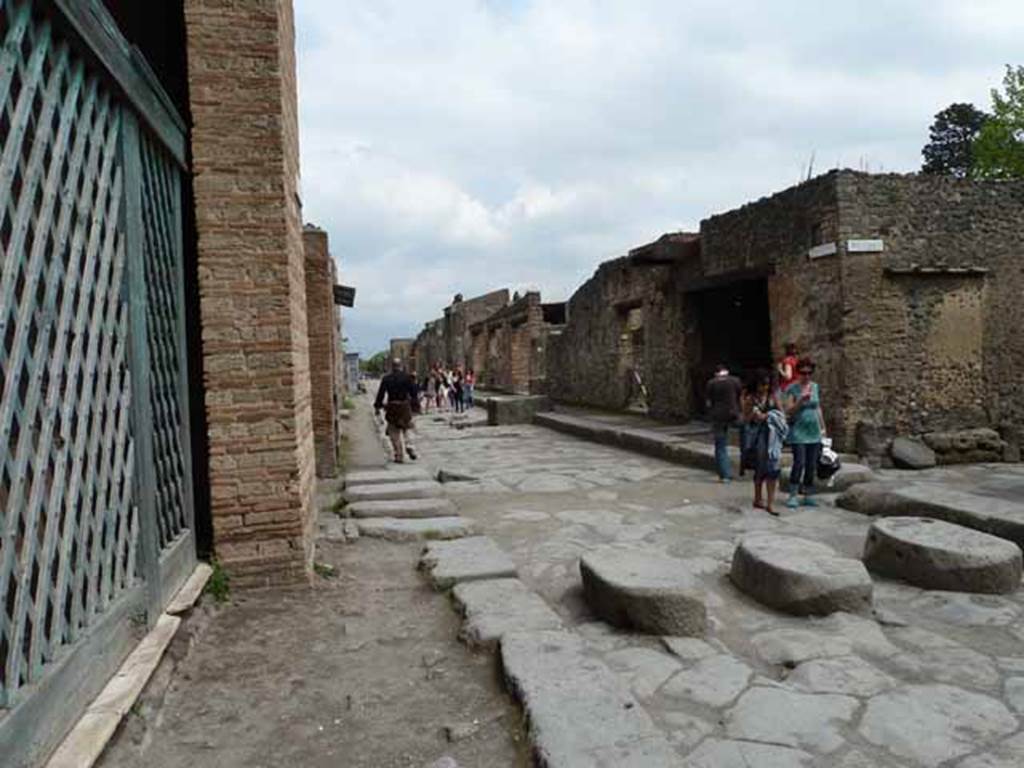 Via dell’Abbondanza, south side. May 2010. Looking east along II.1, from near III.3.6, and west side of stepping stones.