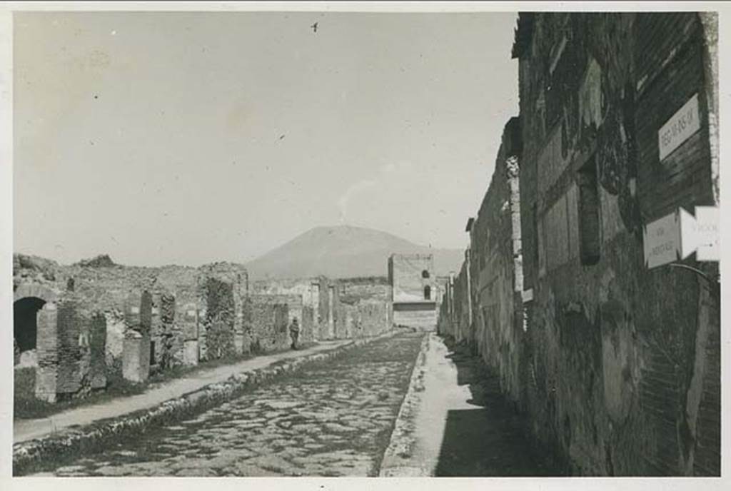 Via di Mercurio, March 1939.  Looking north from junction with Vicolo di Mercurio, between VI.7 and VI.9. Photo courtesy of Rick Bauer.

