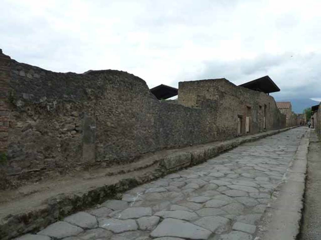 Via di Nocera, west side, May 2010. Looking north along I.20, from near the Porta Nocera.