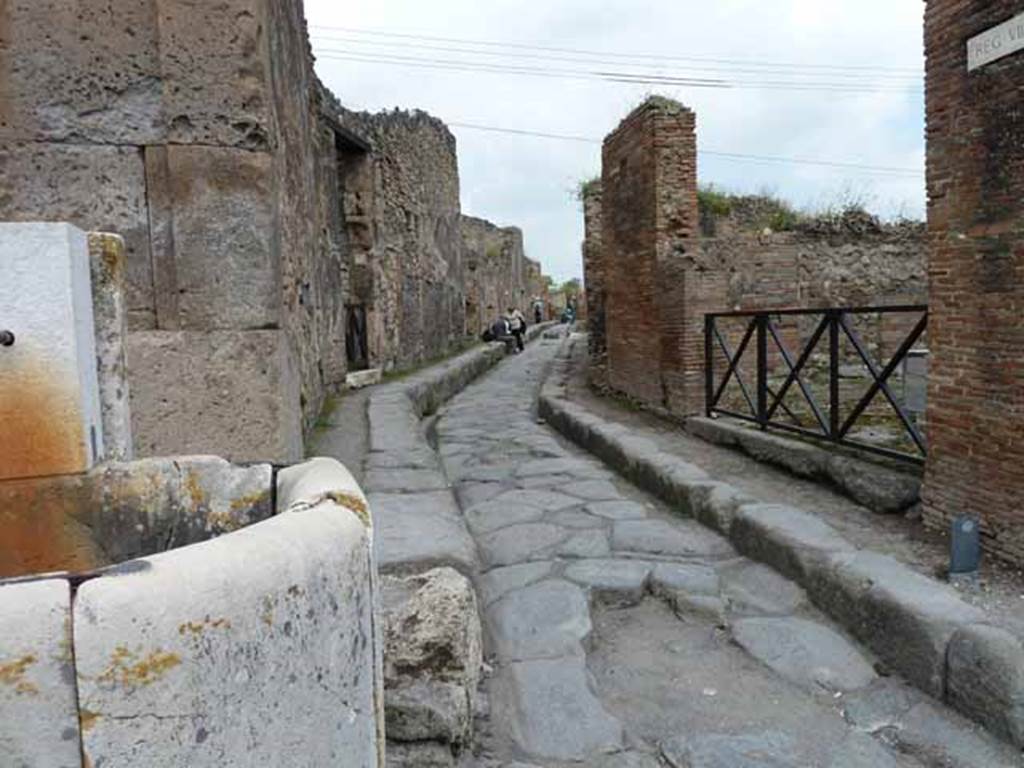 Vicolo Storto, May 2010. Looking north from junction with Via degli Augustali, between VII.4 and VII.2.