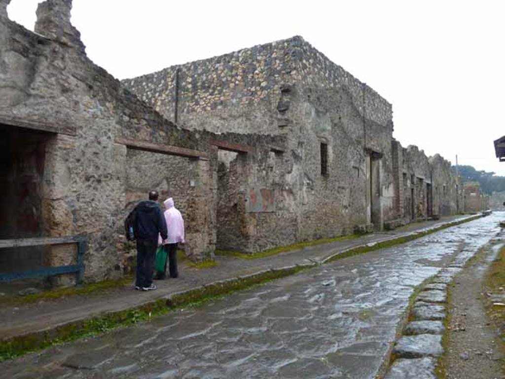 Vicolo del Menandro, south side. May 2010. Looking west along I.10.

