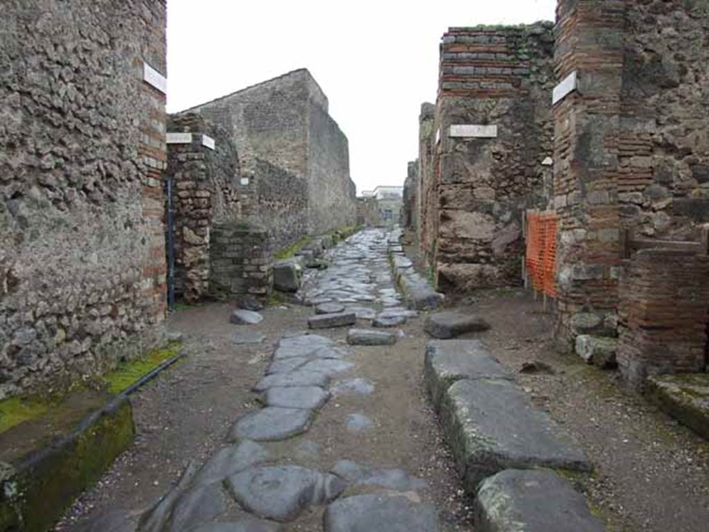 Vicolo di Mercurio. May 2010. Looking west between VI.8 and VI.7, towards junction with Vicolo della Fullonica.