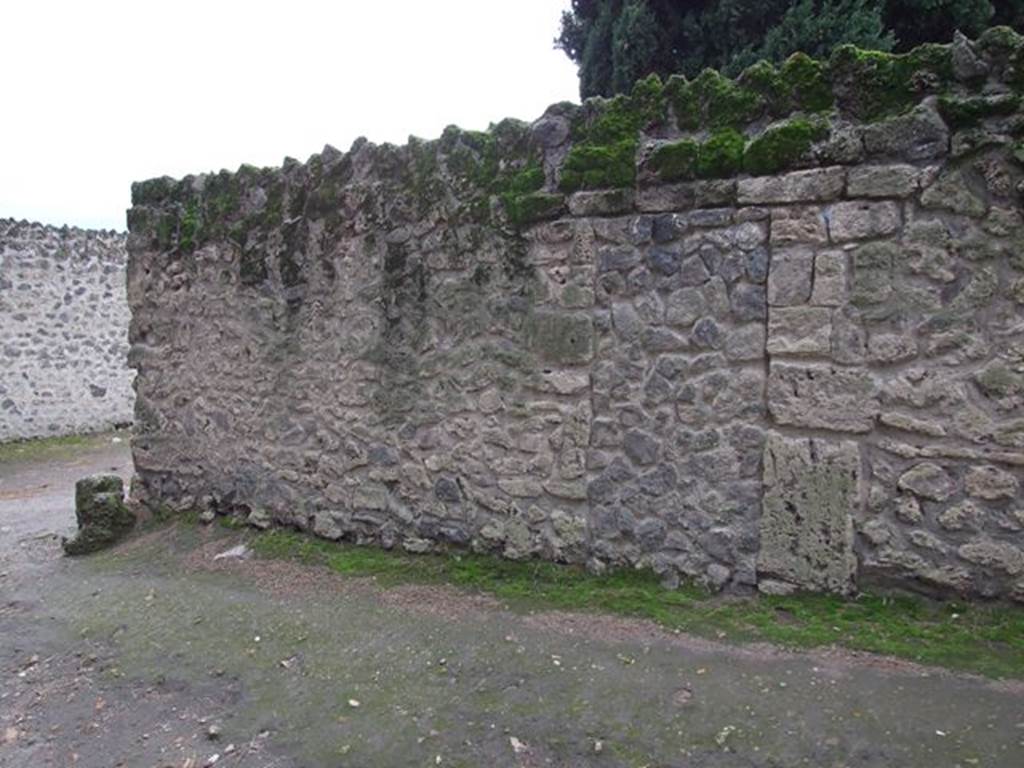 Vicolo di Octavius Quartio. West corner of junction with Via di Castricio near II.1.8. December 2006.