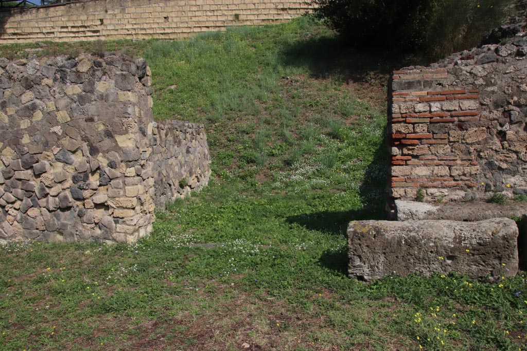 HGE22 Pompeii. October 2023. Looking east towards entrance doorway. Photo courtesy of Klaus Heese.