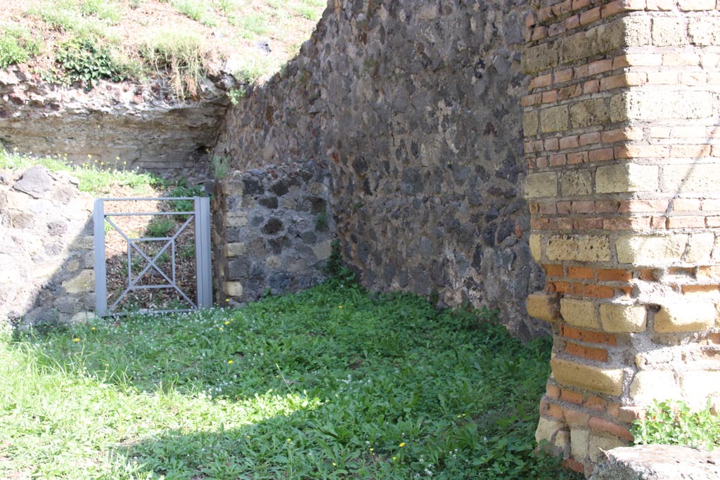 HGE25 Pompeii. October 2023. Looking towards east wall with doorway to rear room at south end. Photo courtesy of Klaus Heese.