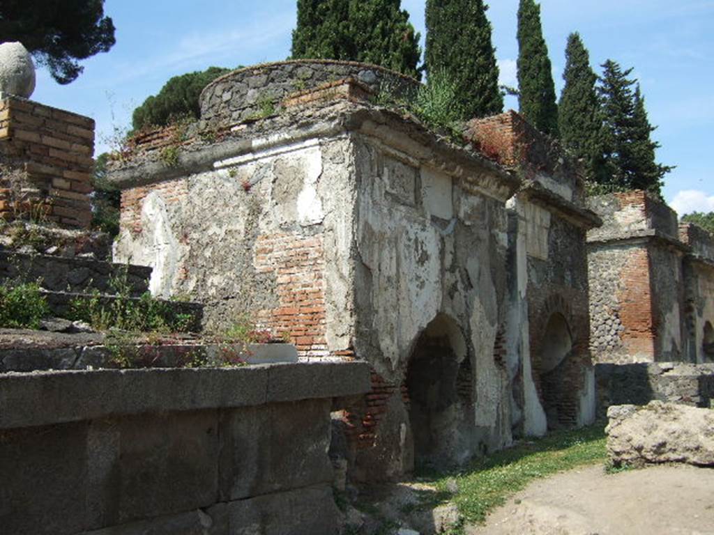 Pompeii Porta Nocera. May 2006. 
Tombs 2EN, 4EN, 6EN, 8EN, 10EN, and 12EN on Via delle Tombe, looking east. 
