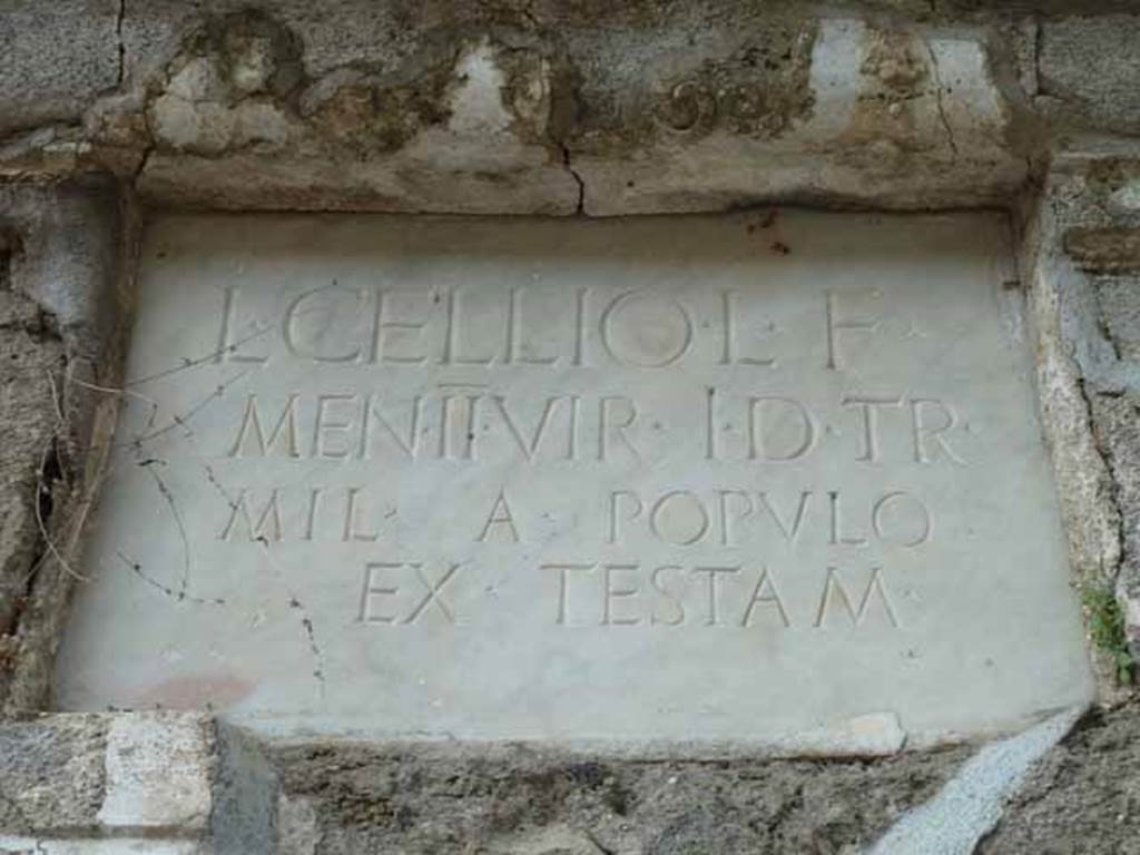 Pompeii Porta Nocera. May 2011. Tomb 4EN, marble plaque with Latin inscription:
Photo courtesy of Buzz Ferebee.
