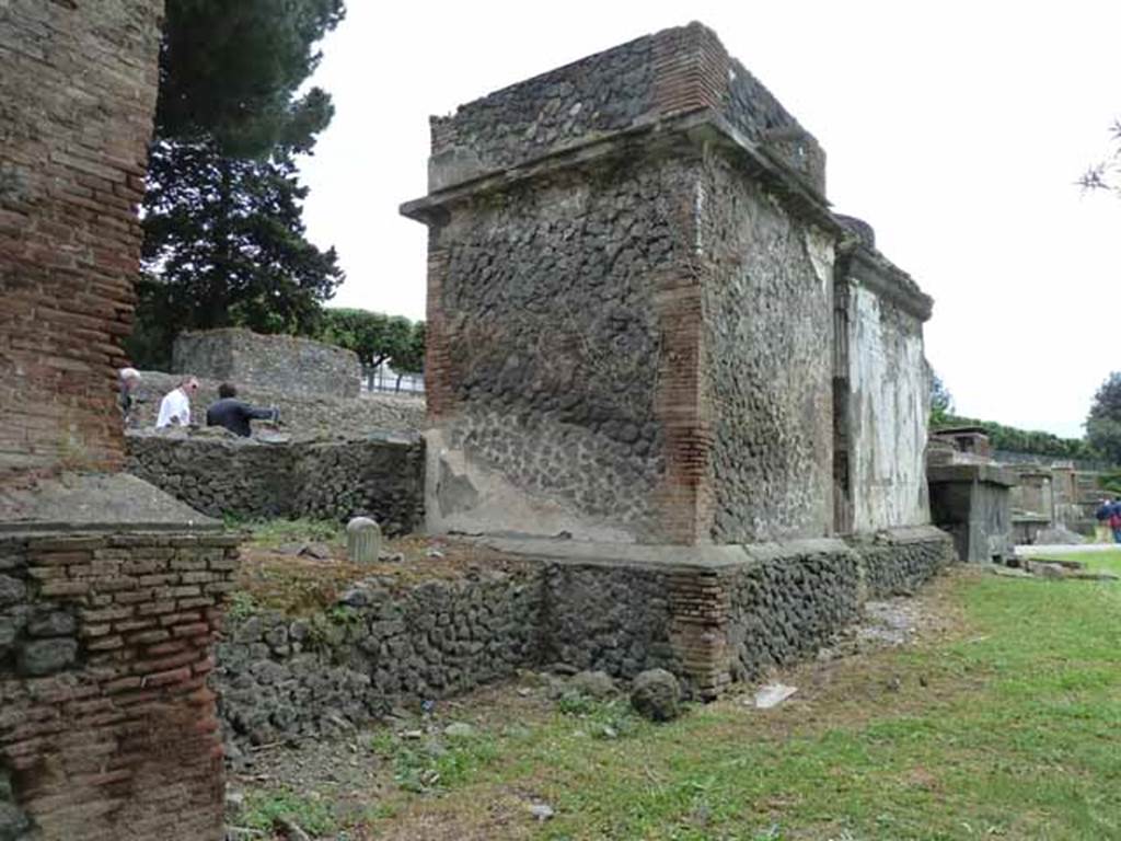 Pompeii Porta Nocera. May 2010. Tombs 10EN, 8EN, 6EN and 4EN, rear north sides.