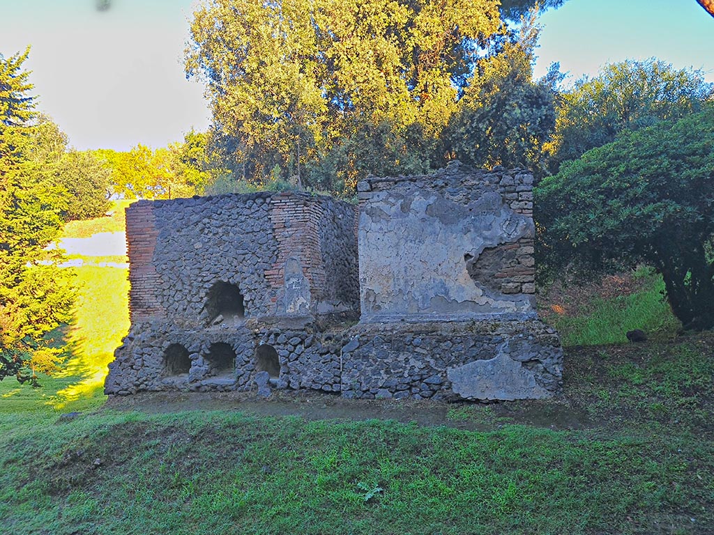 Pompeii Porta Nocera. October 2024. 
Looking north from Via delle Tombe with Tomb 36EN, on left, and Tomb 38EN, on right. Photo courtesy of Giuseppe Ciaramella.
