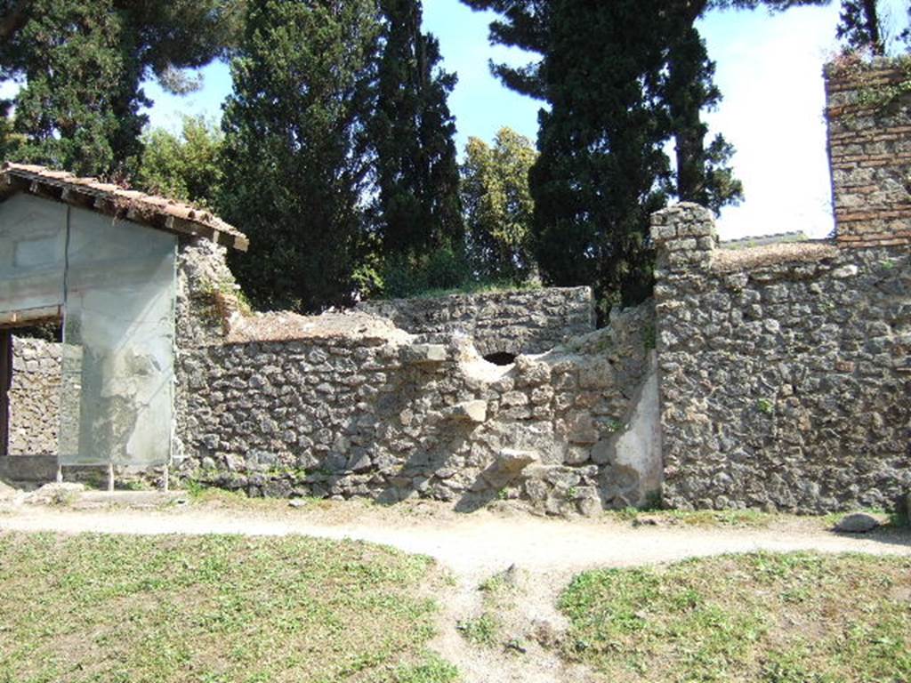 Pompeii Porta Nocera. Tomb 7ES. May 2006. Nothing was found to identify this tomb.
The front was originally covered in white plaster. 
