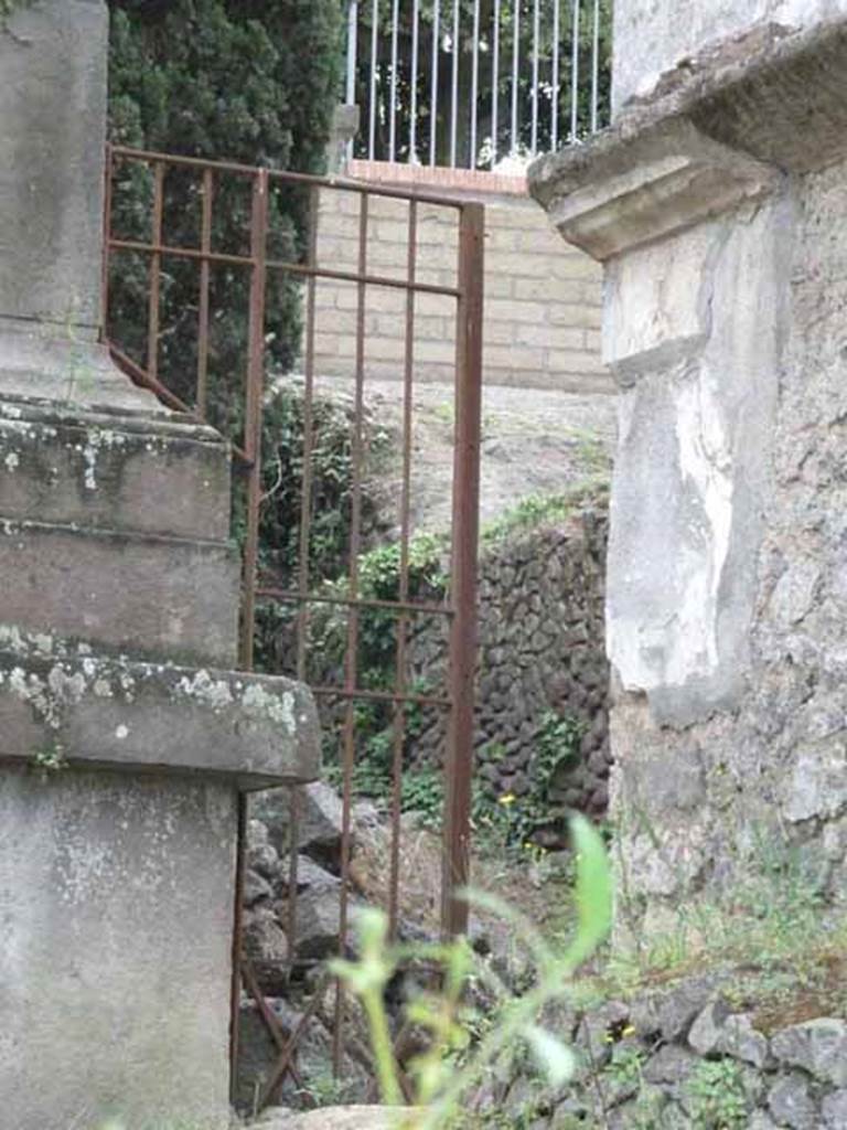 Pompeii Porta Nocera. Walls of 11OS and 13OS, looking towards the rear of 13OS and the remains of its wall plaster. May 2010.