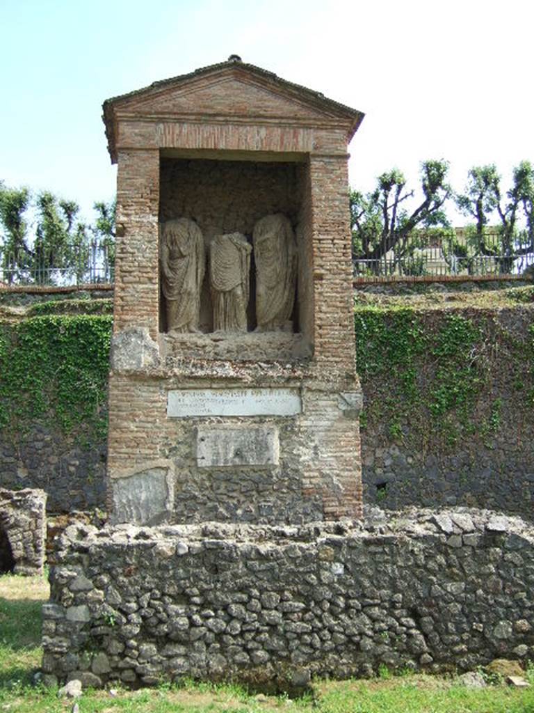 Pompeii Porta Nocera Tomb 23OS. Looking south. May 2006. Aedicula tomb of Publius Vesonius Phileros, Vesonia and Marcus Orfellius Faustus

