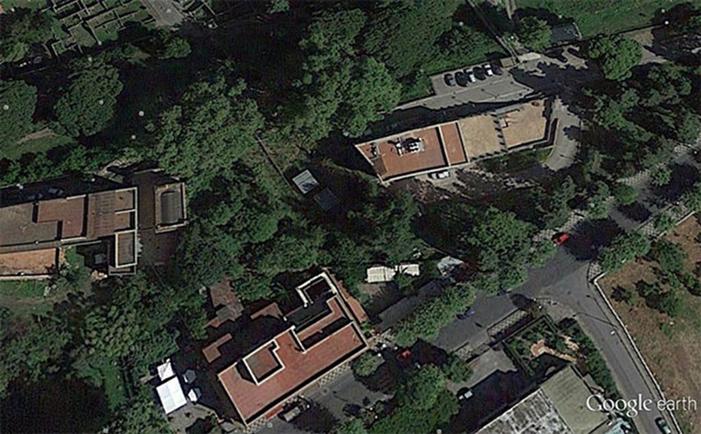 SG5 Pompeii. 2015. Location of tombs SG4 and SG5 (centre of photo) south of Porta Stabia.
Photo courtesy of Google Earth.

