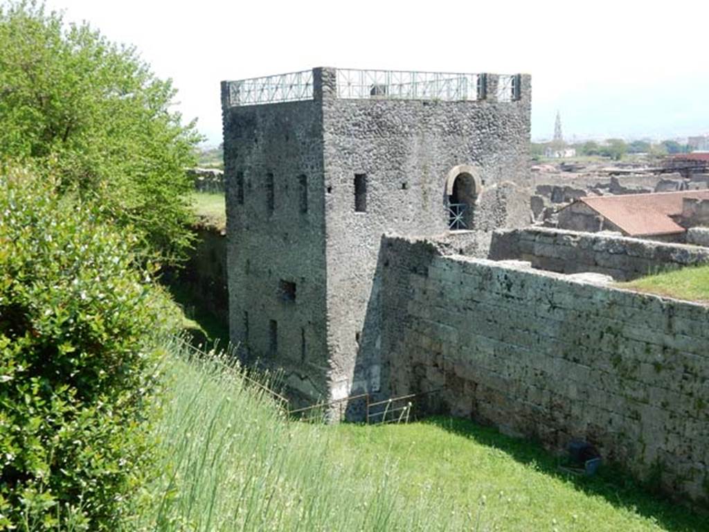 T11 Pompeii. Tower XI. May 2015. Looking south-east across inner and outer walls. 
Photo courtesy of Buzz Ferebee.
