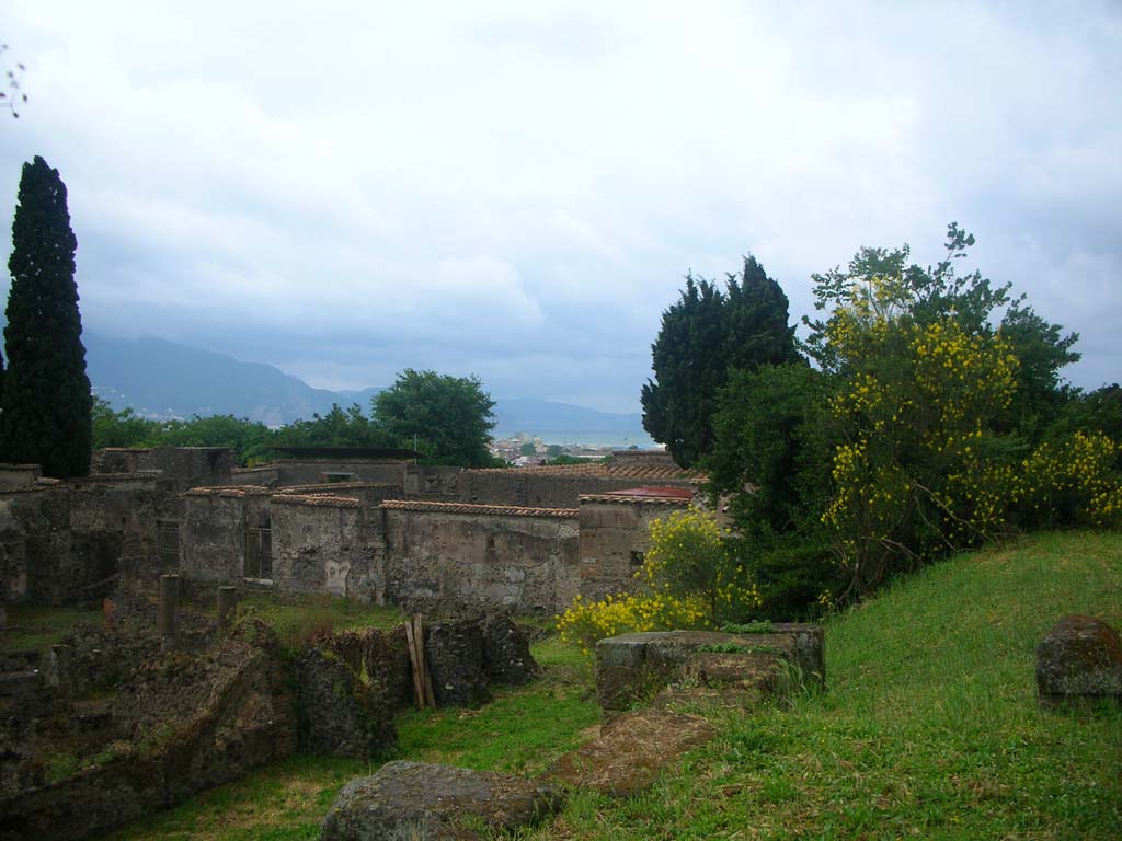 Tower XII, Pompeii. May 2010. Looking south-west towards VI.1.25/6 from Tower. Photo courtesy of Ivo van der Graaff.