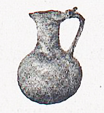 Villa della Pisanella, Boscoreale. Torcularium room R. Clear glass jug with round body and cylindrical neck.
Photo © Field Museum of Natural History - CC BY-NC.
Now in the Boston Field Museum, inventory number 24582. See in Field Museum
