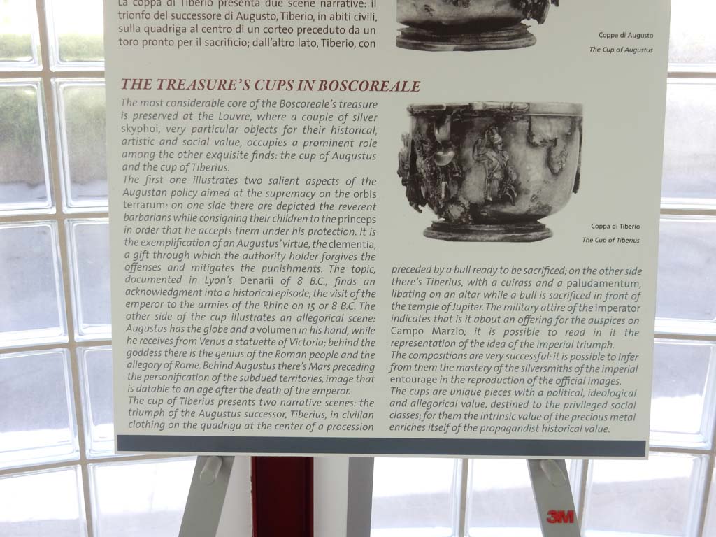 Villa della Pisanella, Boscoreale. May 2018. Information board at Boscoreale Antiquarium with details of the cups of Augustus and Tiberius.
Photo courtesy of Buzz Ferebee.

